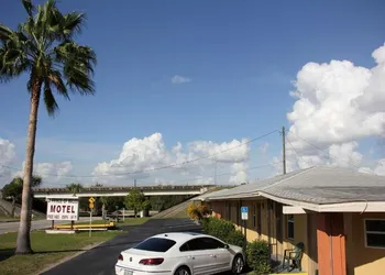 Prince of Wales Motel hotel thumbnail 7