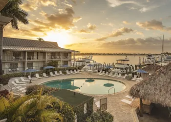 Cove Inn on Naples Bay hotel thumbnail 2
