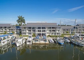 Cove Inn on Naples Bay hotel thumbnail 3