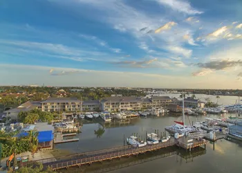 Cove Inn on Naples Bay hotel thumbnail 4