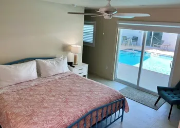 Sunshine Island Inn hotel thumbnail 3