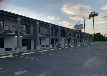 Travelers Inn hotel thumbnail 2