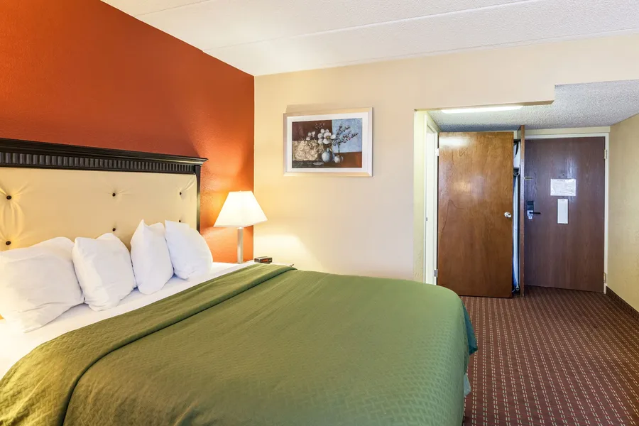Quality Inn & Suites Lincoln South hotel detail image 6