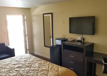 Greenfield Inn hotel thumbnail 6