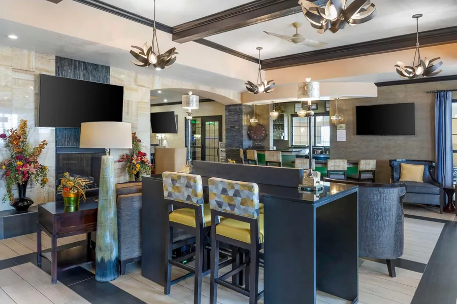 Best Western Plus Emerald Inn & Suites hotel detail image 6