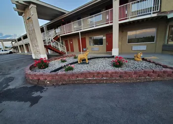 Big Spring Inn hotel thumbnail 4