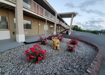 Big Spring Inn hotel thumbnail 5