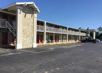 Big Spring Inn hotel thumbnail 6