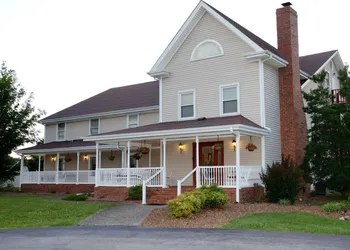 Four Seasons Country Inn hotel thumbnail 2