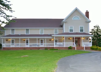 Four Seasons Country Inn hotel thumbnail 3