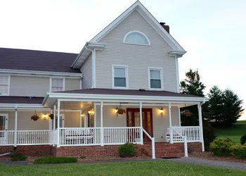Four Seasons Country Inn hotel thumbnail 4