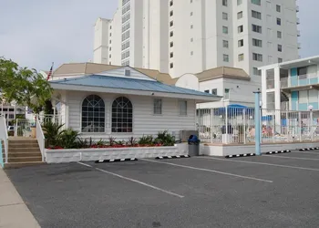 Thunderbird Beach Motel hotel thumbnail 2