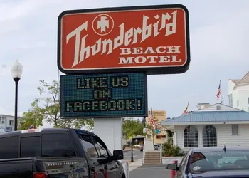 Thunderbird Beach Motel hotel thumbnail 4