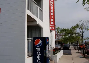 Thunderbird Beach Motel hotel thumbnail 5