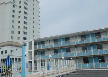 Thunderbird Beach Motel hotel thumbnail 6