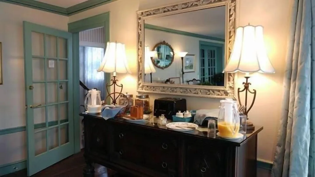 Harborview Inn hotel detail image 6