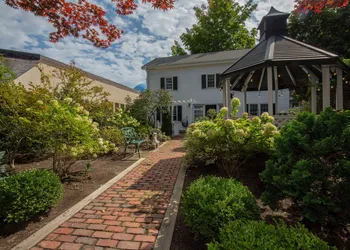 Clark Currier Inn hotel thumbnail 4