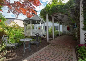 Clark Currier Inn hotel thumbnail 5
