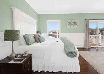 The Beacon Waterfront Inn hotel thumbnail 3