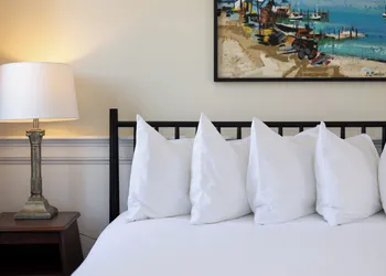 Inn at 7 Central hotel thumbnail 5