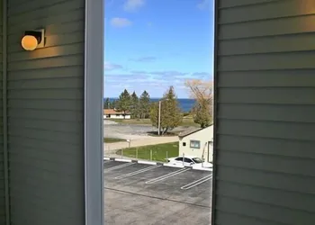Aurora Borealis Motel hotel thumbnail 2