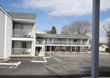 Aurora Borealis Motel hotel thumbnail 4