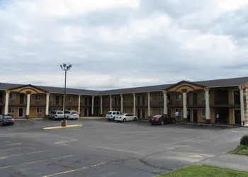 Economy Inn & Suites Joplin hotel thumbnail 2