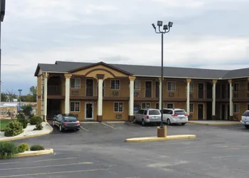 Economy Inn & Suites Joplin hotel thumbnail 3