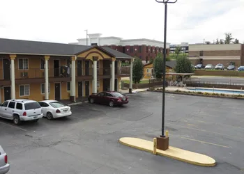 Economy Inn & Suites Joplin hotel thumbnail 6