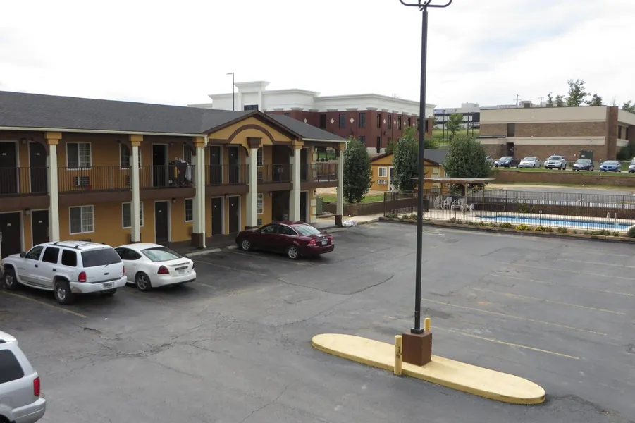 Economy Inn & Suites Joplin hotel detail image 6