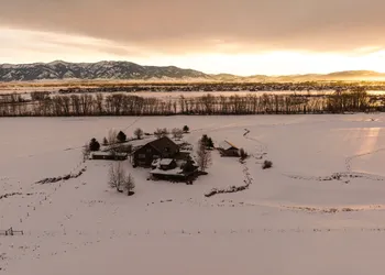 Gallatin River Lodge hotel thumbnail 7