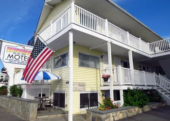 Breakers by the Sea hotel thumbnail 2