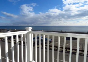 Breakers by the Sea hotel thumbnail 3