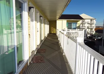 Breakers by the Sea hotel thumbnail 4