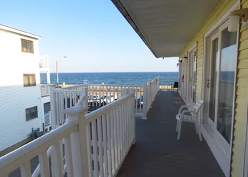 Breakers by the Sea hotel thumbnail 5