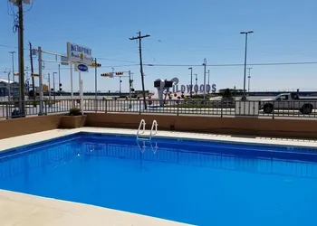 Newport Beach Resort hotel thumbnail 7