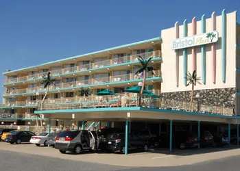 Bristol Plaza Resort Motel hotel thumbnail 2