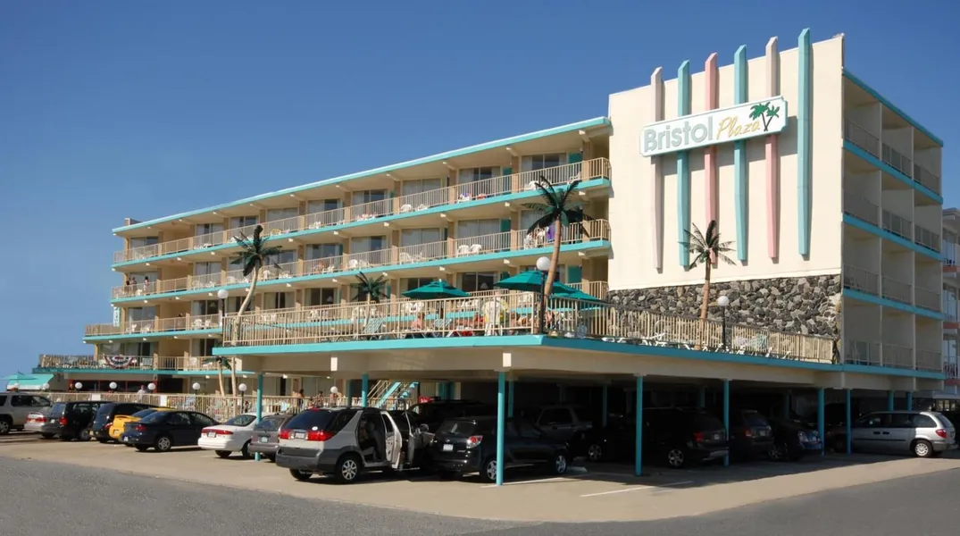 Bristol Plaza Resort Motel hotel detail image 2