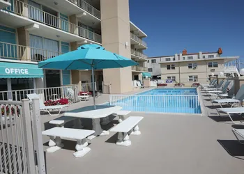 Aquarius Oceanfront Inn hotel thumbnail 4
