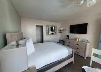 Aquarius Oceanfront Inn hotel thumbnail 7