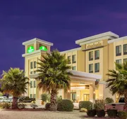 La Quinta Inn & Suites by Wyndham Carlsbad hotel detail image 3
