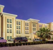La Quinta Inn & Suites by Wyndham Carlsbad hotel detail image 4