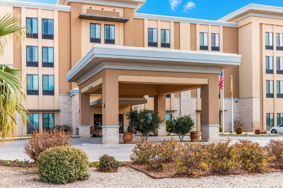 La Quinta Inn & Suites by Wyndham Carlsbad hotel detail image 6