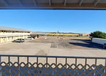 Budget Inn hotel thumbnail 2