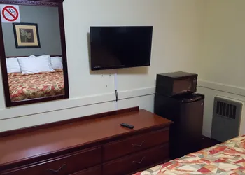 Colonial West Motel hotel thumbnail 5