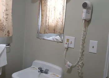 Colonial West Motel hotel thumbnail 7