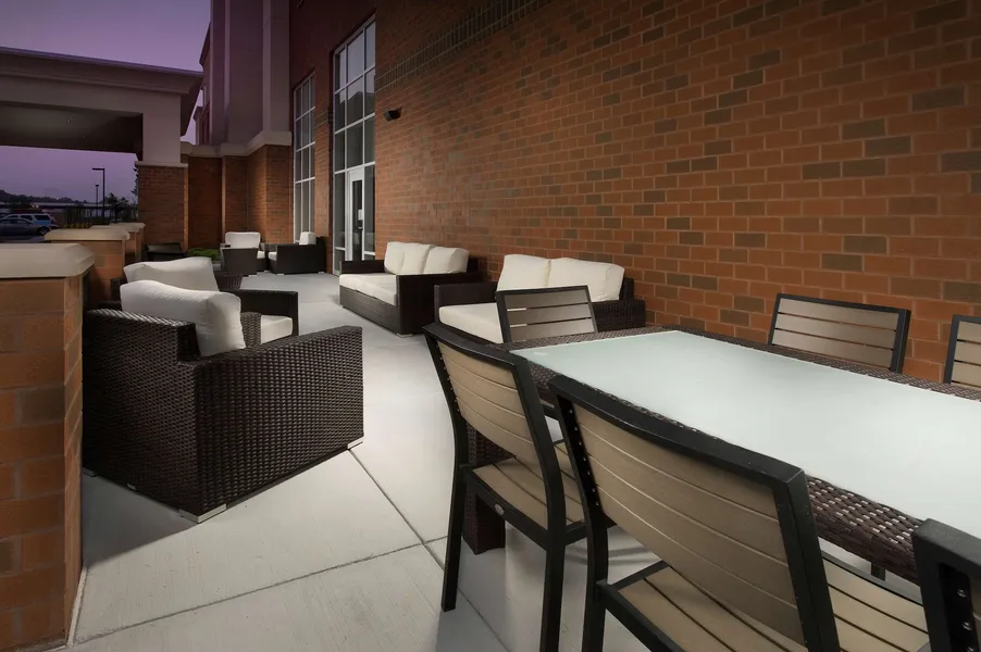 Hampton Inn & Suites Syracuse/Carrier Circle hotel detail image 2