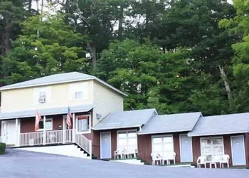 Pinebrook Motel hotel thumbnail 4