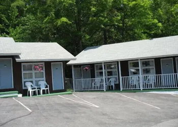 Pinebrook Motel hotel thumbnail 5