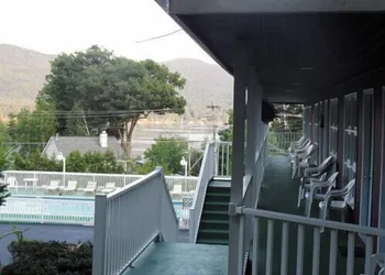 Pinebrook Motel hotel thumbnail 7